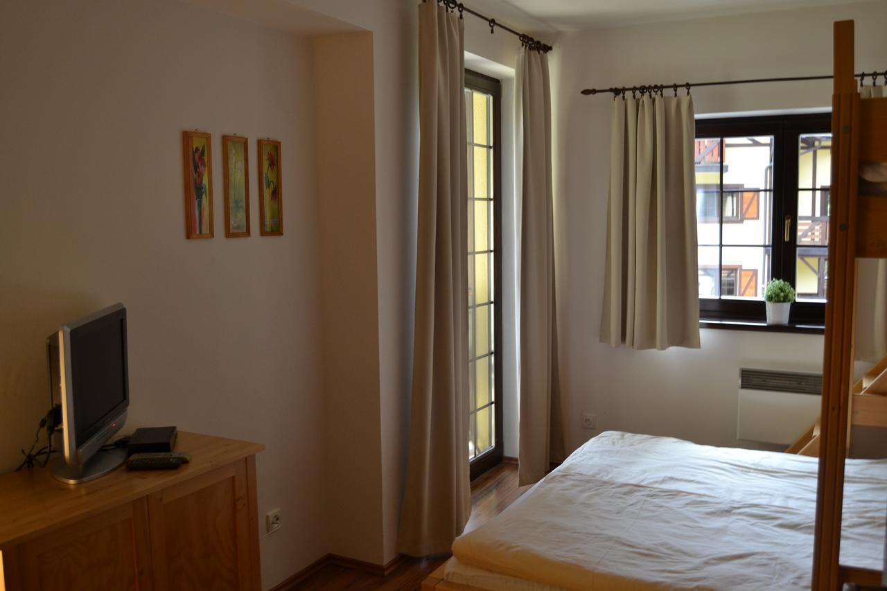 רוז'ומברוק Apartmany Olivia A Olympia Liptov מראה חיצוני תמונה